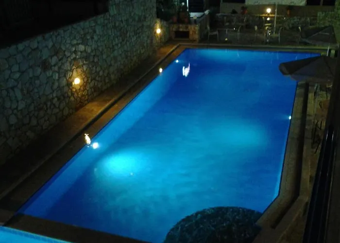Lola\'S Hotel