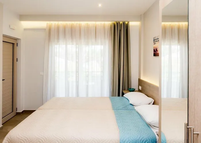Lola\'S Hotel