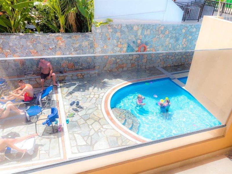 Aparthotel Lola's