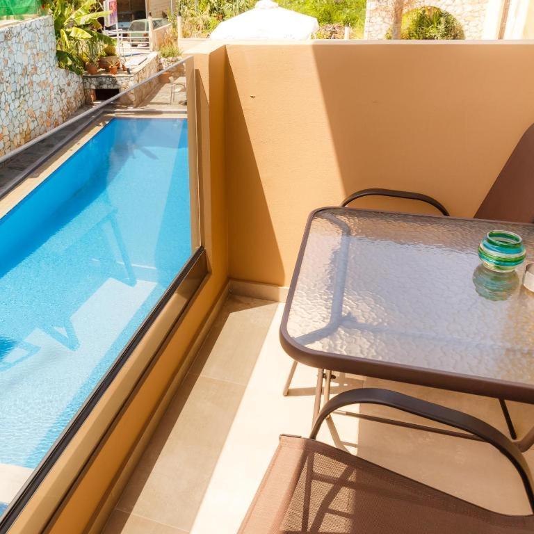 Lola's Aparthotel