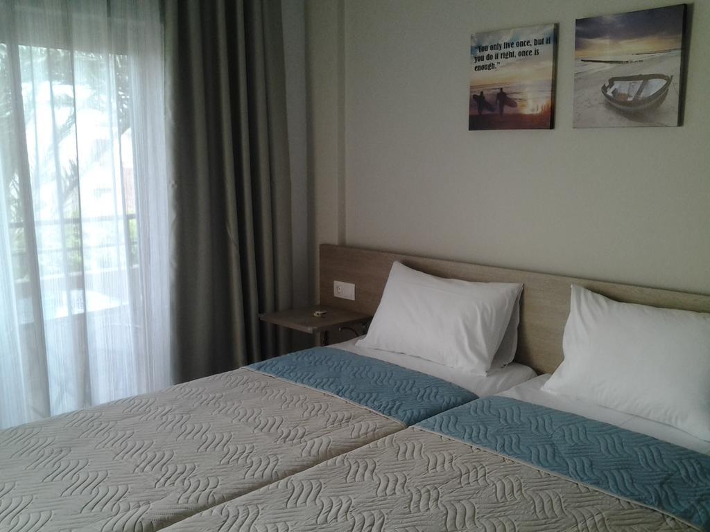 Aparthotel Lola's 2*