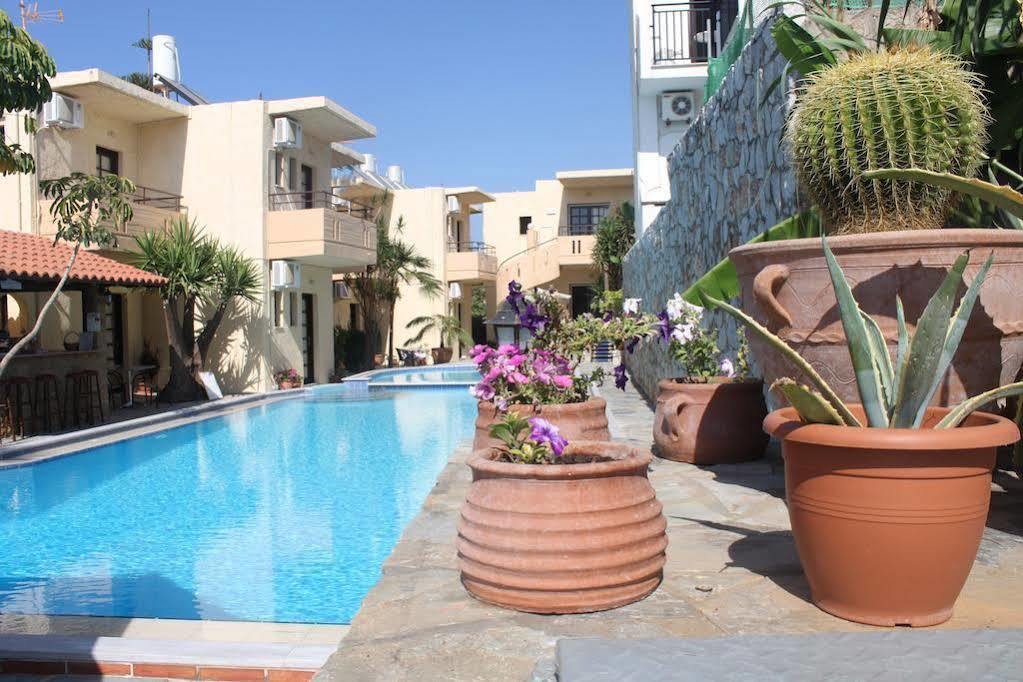 Lola's Aparthotel