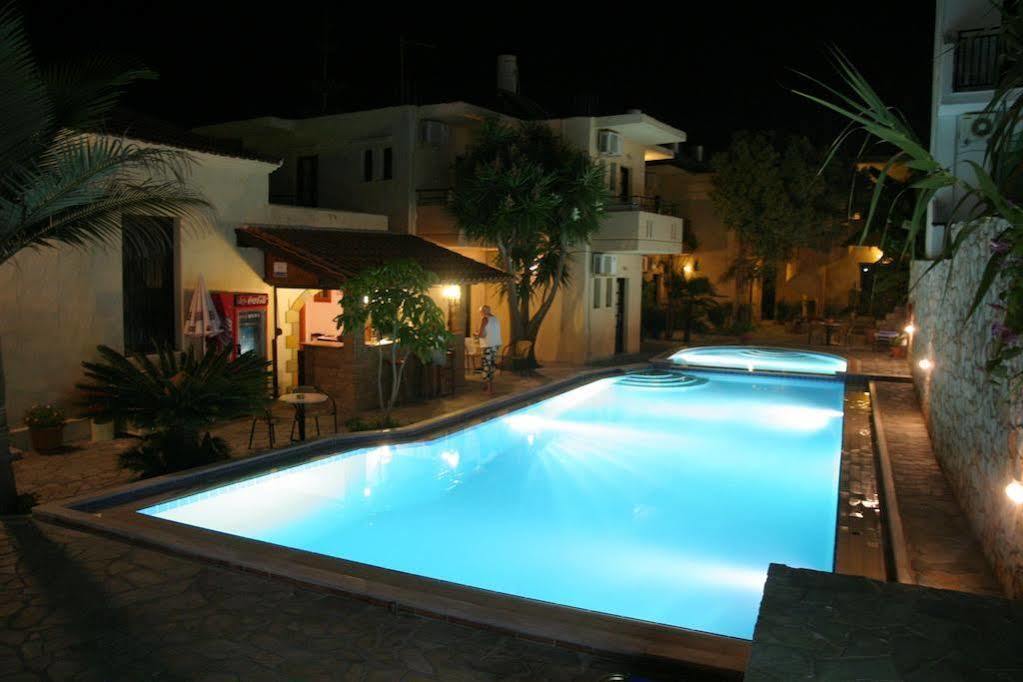 Aparthotel Lola's 2*