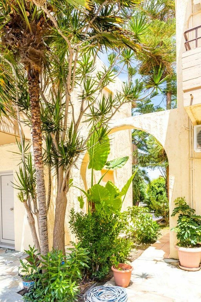 Lola's Aparthotel