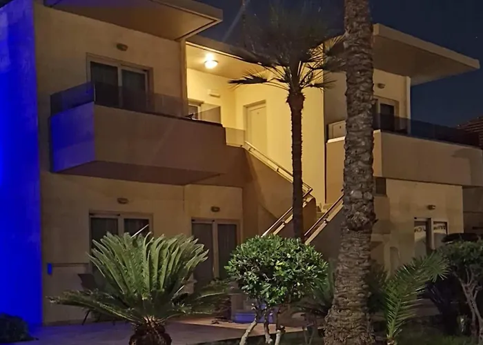 Lola\'S Hotel