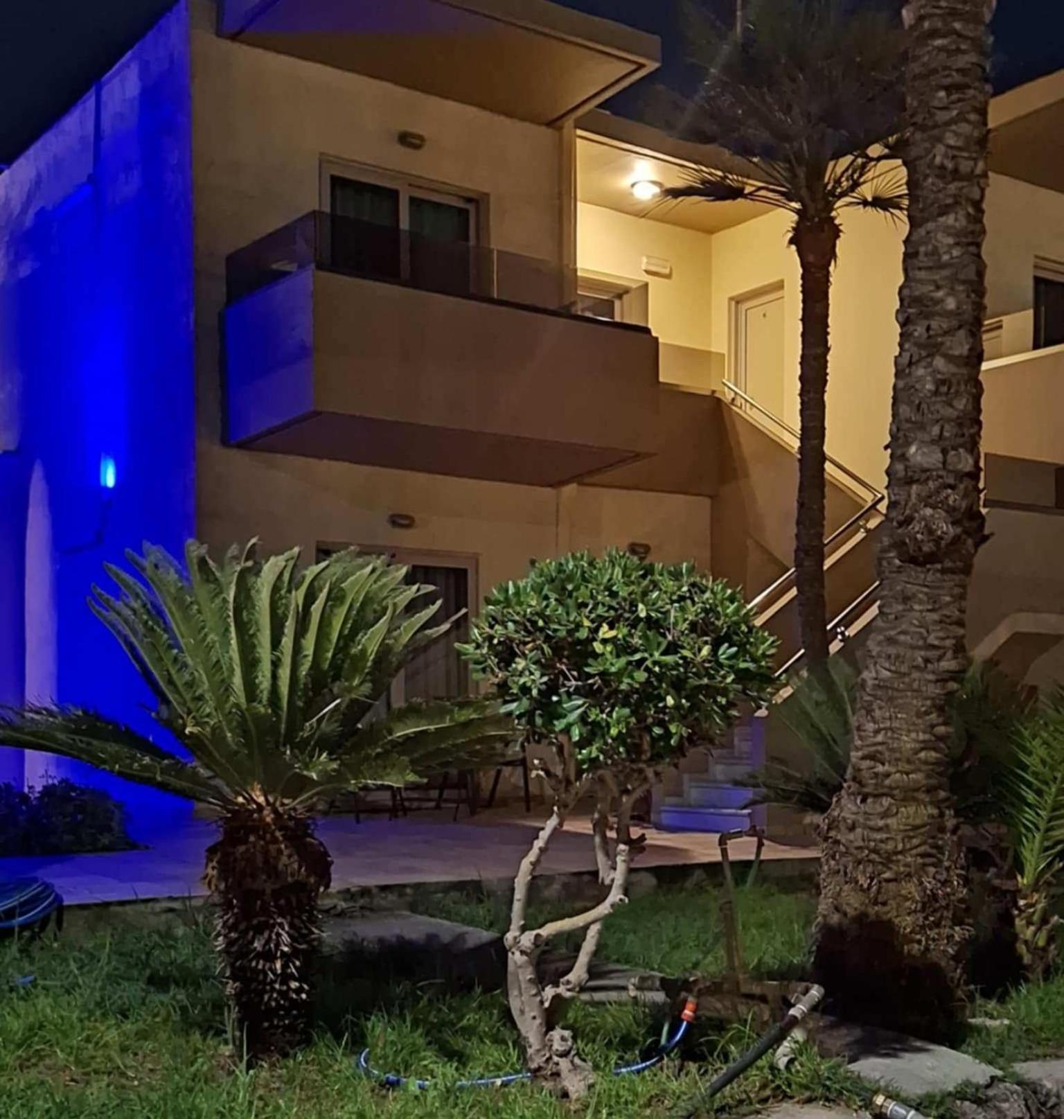 Aparthotel Lola's Platanés